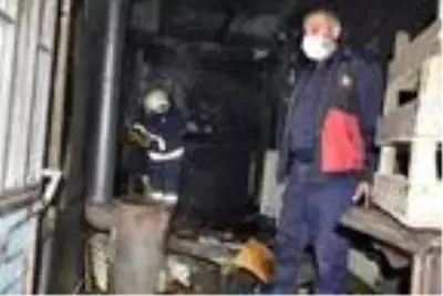 Elektrik kontağından çıkan yangını itfaiye söndürdü Elektrik kontağından çıkan yangını itfaiye söndürdü