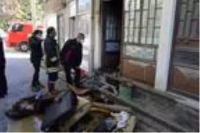Elektrik kontağından çıkan yangını itfaiye söndürdü Elektrik kontağından çıkan yangını itfaiye söndürdü
