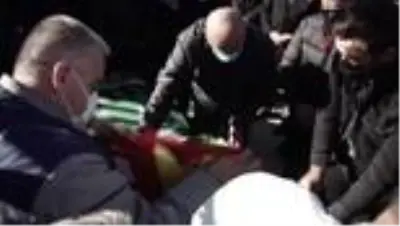 Enkazdan kurtarıldıktan sonra hayatını kaybeden amatör futbolcuya acı veda Enkazdan kurtarıldıktan sonra hayatını kaybeden amatör futbolcuya acı veda