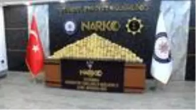 Esenyurt'ta uyuşturucu evin deposunda 113 kilogram eroin ele geçirildi Esenyurt'ta uyuşturucu evin deposunda 113 kilogram eroin ele geçirildi