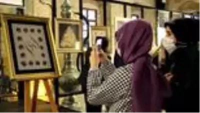 Fatma Betül Koyuncu '20. Yıl Dostlara Vefa' temalı ebru sergisinin açılışını yaptı Fatma Betül Koyuncu '20. Yıl Dostlara Vefa' temalı ebru sergisinin açılışını yaptı
