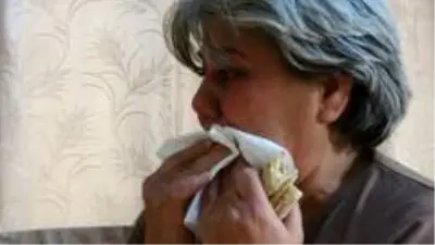 Felçli eşine bebek gibi bakıyor Felçli eşine bebek gibi bakıyor
