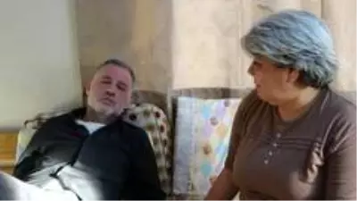 Felçli eşine bebek gibi bakıyor Felçli eşine bebek gibi bakıyor