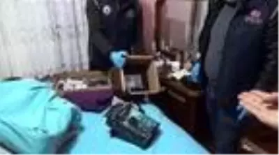 FETÖ'nün Batum imamı, Denizli'de 40 bin dolarla yakalandı FETÖ'nün Batum imamı, Denizli'de 40 bin dolarla yakalandı
