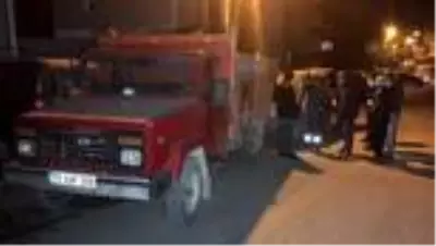 Freni boşalan kamyonet 4 araca çarparak durabildi Freni boşalan kamyonet 4 araca çarparak durabildi