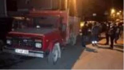 Freni boşalan kamyonet 4 araca çarparak durabildi Freni boşalan kamyonet 4 araca çarparak durabildi