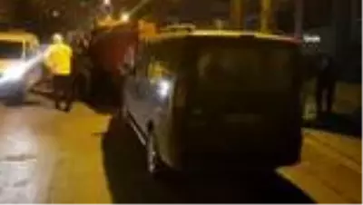 Freni boşalan kamyonet 4 araca zarar verdi Freni boşalan kamyonet 4 araca zarar verdi