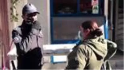 Gezmeye gelen turistlere Kovid-19 tedbirlerine uymayınca ceza kesildi Gezmeye gelen turistlere Kovid-19 tedbirlerine uymayınca ceza kesildi