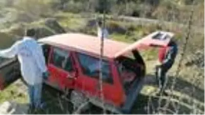 Girdiği arazide yolun sonuna gelince çaldığı otomobili bırakıp kaçtı Girdiği arazide yolun sonuna gelince çaldığı otomobili bırakıp kaçtı