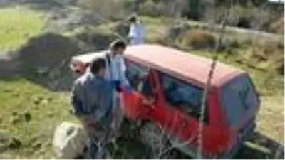Girdiği arazide yolun sonuna gelince çaldığı otomobili bırakıp kaçtı Girdiği arazide yolun sonuna gelince çaldığı otomobili bırakıp kaçtı