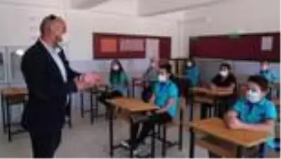 Haber kameramanları köy okullarındaki öğrencilere mesleklerini anlattı Haber kameramanları köy okullarındaki öğrencilere mesleklerini anlattı