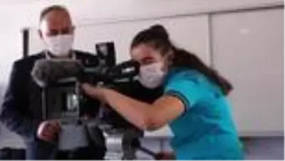 Haber kameramanları köy okullarındaki öğrencilere mesleklerini anlattı Haber kameramanları köy okullarındaki öğrencilere mesleklerini anlattı