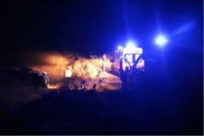 Hafif ticari araç tarlaya uçtu : 5 yaralı Hafif ticari araç tarlaya uçtu : 5 yaralı