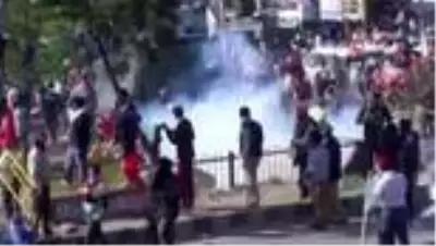 Hindistan'da protestocu çiftçilere polisten gazlı müdahale Hindistan'da protestocu çiftçilere polisten gazlı müdahale