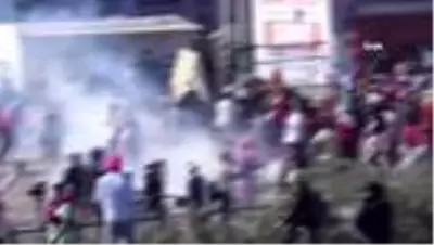 Hindistan'da protestocu çiftçilere polisten gazlı müdahale Hindistan'da protestocu çiftçilere polisten gazlı müdahale