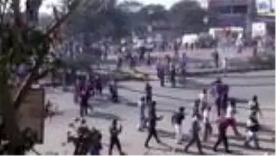 Hindistan'da protestocu çiftçilere polisten gazlı müdahale Hindistan'da protestocu çiftçilere polisten gazlı müdahale