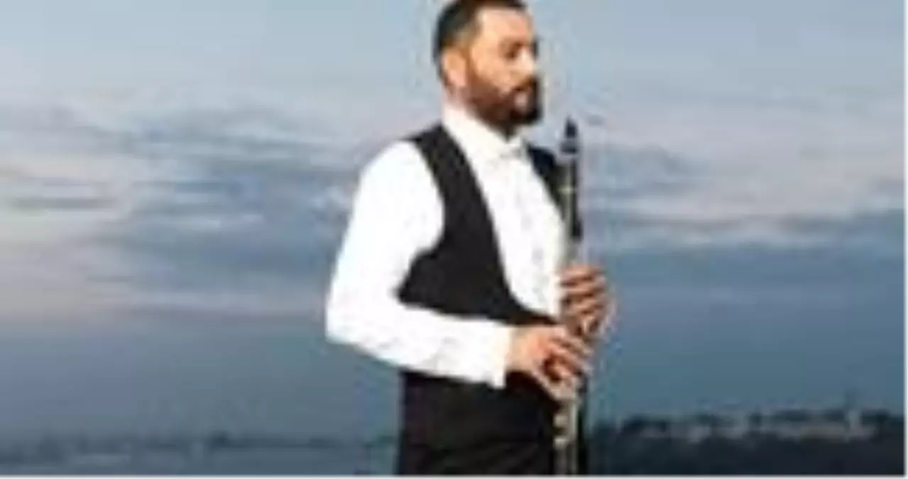 Hüsnü Şenlendirici kimdir? İbo Show'a katılan Hüsnü Şenlendirici kaç yaşındadır? Nerelidir? Şarkı ve albümleri nelerdir?