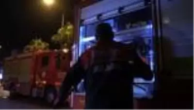 İki katlı evde çıkan yangın hasara neden oldu İki katlı evde çıkan yangın hasara neden oldu