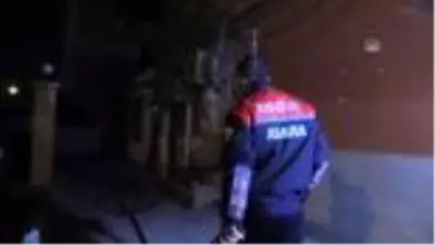 İki katlı evde çıkan yangın hasara neden oldu İki katlı evde çıkan yangın hasara neden oldu