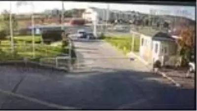 İki şüphelinin yakalandığı kovalamacada polise silah çeken zanlı kaçtı İki şüphelinin yakalandığı kovalamacada polise silah çeken zanlı kaçtı