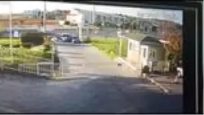 İki şüphelinin yakalandığı kovalamacada polise silah çeken zanlı kaçtı İki şüphelinin yakalandığı kovalamacada polise silah çeken zanlı kaçtı