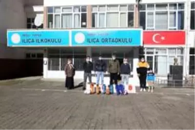 Ilıcalı öğrenciler spor malzemelerine kavuştu Ilıcalı öğrenciler spor malzemelerine kavuştu