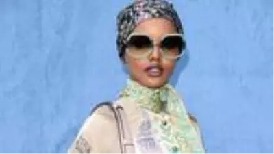 İlk tesettürlü model Halima Aden, 'Bana göre değil' diyerek mankenliği bıraktı İlk tesettürlü model Halima Aden, 'Bana göre değil' diyerek mankenliği bıraktı