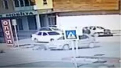 Son dakika haberleri! İnegöl'deki kaza anı güvenlik kamerasında Son dakika haberleri! İnegöl'deki kaza anı güvenlik kamerasında
