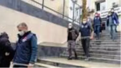 Son dakika... İSTANBUL'DA 6 KİŞİLİK GASP ÇETESİ YAKALANDI... ŞÜPHELİLERİN KAÇIŞ ANI KAMERADA Son dakika... İSTANBUL'DA 6 KİŞİLİK GASP ÇETESİ YAKALANDI... ŞÜPHELİLERİN KAÇIŞ ANI KAMERADA