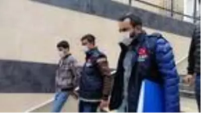 Son dakika... İSTANBUL'DA 6 KİŞİLİK GASP ÇETESİ YAKALANDI... ŞÜPHELİLERİN KAÇIŞ ANI KAMERADA Son dakika... İSTANBUL'DA 6 KİŞİLİK GASP ÇETESİ YAKALANDI... ŞÜPHELİLERİN KAÇIŞ ANI KAMERADA