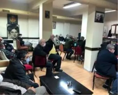 İstanbul'da mühürlü iş yerine polisten kumar baskını İstanbul'da mühürlü iş yerine polisten kumar baskını
