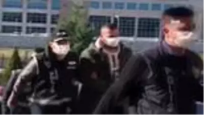 İzmir'de aranan cinayet zanlısı Uşak'ta yakalandı İzmir'de aranan cinayet zanlısı Uşak'ta yakalandı