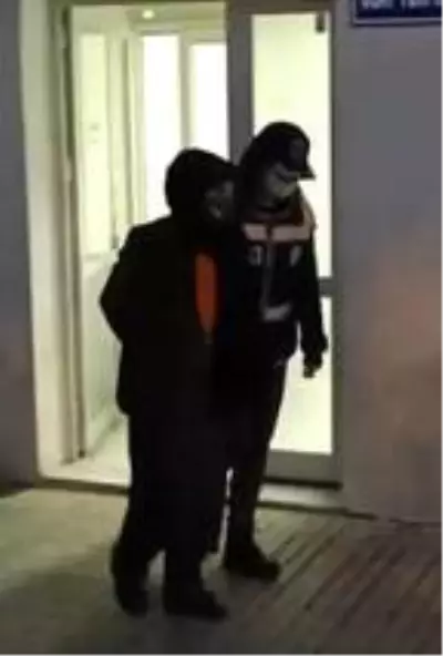 İzmirli merkezli PKK/KCK operasyonu: 17 gözaltı İzmirli merkezli PKK/KCK operasyonu: 17 gözaltı