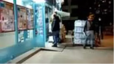 Kadıköy'de bir market bıçak tehdidiyle soyuldu Kadıköy'de bir market bıçak tehdidiyle soyuldu
