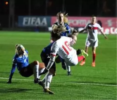 Kadın A Milli Takımı, Estonya'yı 4-0 mağlup etti Kadın A Milli Takımı, Estonya'yı 4-0 mağlup etti