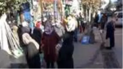 Son dakika haber: Karabük'te pazara gruplar halinde alındılar Son dakika haber: Karabük'te pazara gruplar halinde alındılar