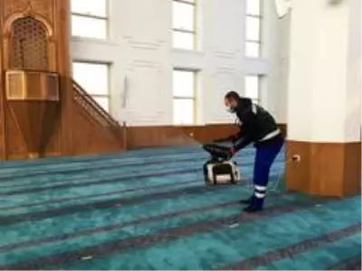 Keçiören'deki ibadethaneler kesintisiz dezenfekte ediliyor Keçiören'deki ibadethaneler kesintisiz dezenfekte ediliyor