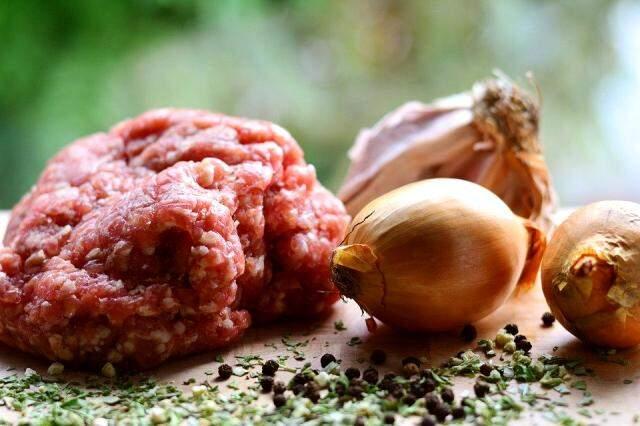 Kıymalı yemek tarifleri: Birbirinden lezzetli kıymalı yemekler, Evde tepsi kebabı tarifi! Evde patlıcan kebabı tarifi!