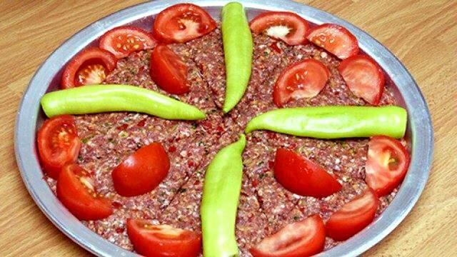 Kıymalı yemek tarifleri: Birbirinden lezzetli kıymalı yemekler, Evde tepsi kebabı tarifi! Evde patlıcan kebabı tarifi!