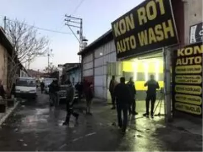 Konya'da oto yıkamacıda silahlı saldırı: 1 ölü, 2 yaralı Konya'da oto yıkamacıda silahlı saldırı: 1 ölü, 2 yaralı