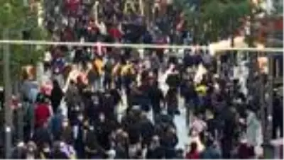 Son dakika haberi... Kovid-19 vaka sayısında artış kaydedilen İzmir'in işlek noktalarında yoğunluk gözlendi Son dakika haberi... Kovid-19 vaka sayısında artış kaydedilen İzmir'in işlek noktalarında yoğunluk gözlendi