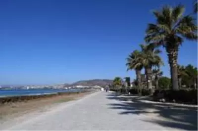 Kuşadası sahil bandında yürüyüş yolu düzenlemesi Kuşadası sahil bandında yürüyüş yolu düzenlemesi