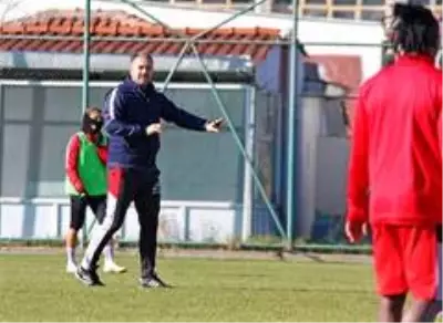 Son dakika haberi | Ligde 23 maçtır kazanamayan Eskişehirspor gözünü lidere dikti Son dakika haberi | Ligde 23 maçtır kazanamayan Eskişehirspor gözünü lidere dikti
