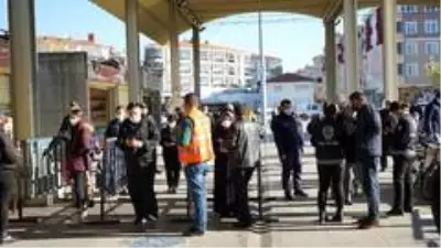 Lüleburgaz'daki pazar yerlerine kişi sınırlaması Lüleburgaz'daki pazar yerlerine kişi sınırlaması