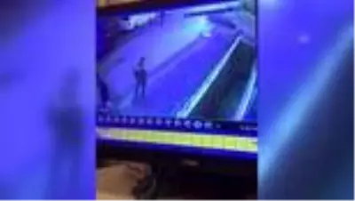 Maltepe'de yolda yürürken bir kişinin saldırısına uğrayan kadın yaralandı Maltepe'de yolda yürürken bir kişinin saldırısına uğrayan kadın yaralandı
