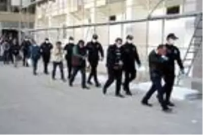 Son Dakika | Fuhuş operasyonu: 24 gözaltı Son Dakika | Fuhuş operasyonu: 24 gözaltı