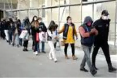 Son Dakika | Fuhuş operasyonu: 24 gözaltı Son Dakika | Fuhuş operasyonu: 24 gözaltı