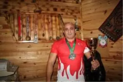 Milli sporcu Sadrettin Özbahçeci'nin hedefi yeniden şampiyonluk Milli sporcu Sadrettin Özbahçeci'nin hedefi yeniden şampiyonluk