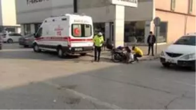 Motosiklet ile otomobil böyle çarpıştı: 1 yaralı Motosiklet ile otomobil böyle çarpıştı: 1 yaralı