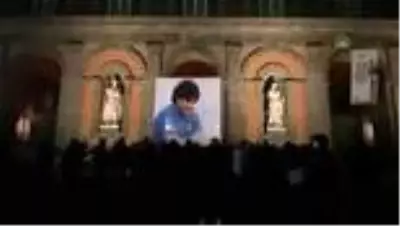 Napolililer Maradona için sokaklara döküldü Napolililer Maradona için sokaklara döküldü
